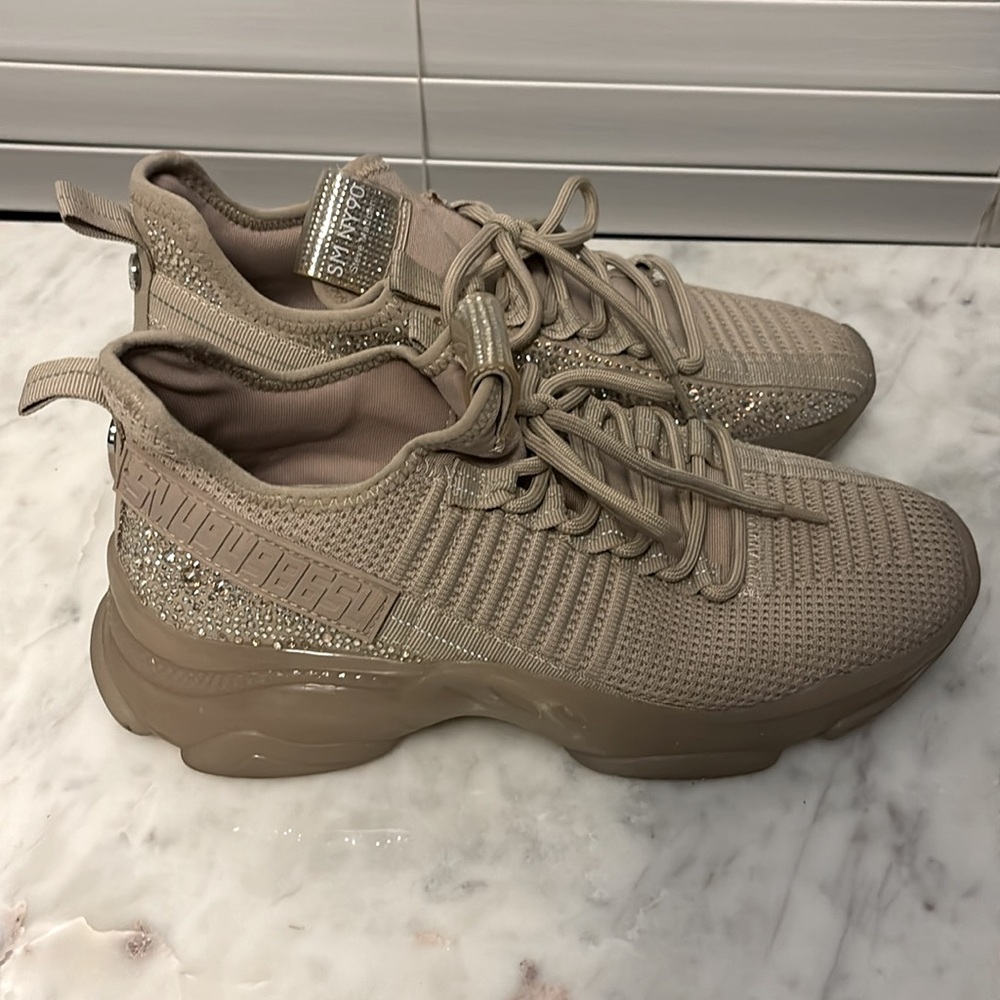 STEVE MADDEN SM NY90 SIZE 8US